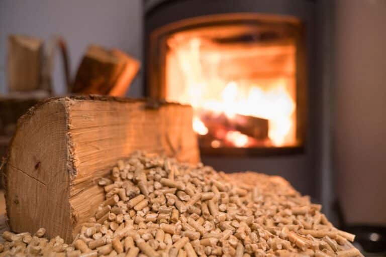 Combien coûte l&rsquo;installation d&rsquo;un poêle à granulés ? Découvrez les tarifs et facteurs influençant le prix
